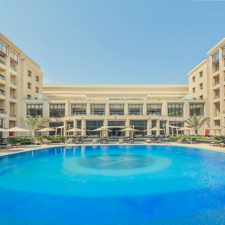 Triumph Luxury Hotel El El Cairo Exterior foto The swimming pool at the hotel