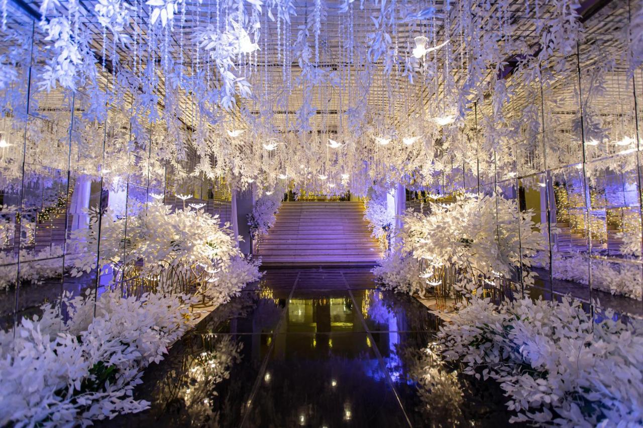 Triumph Luxury Hotel El El Cairo Exterior foto The Crystal Hall