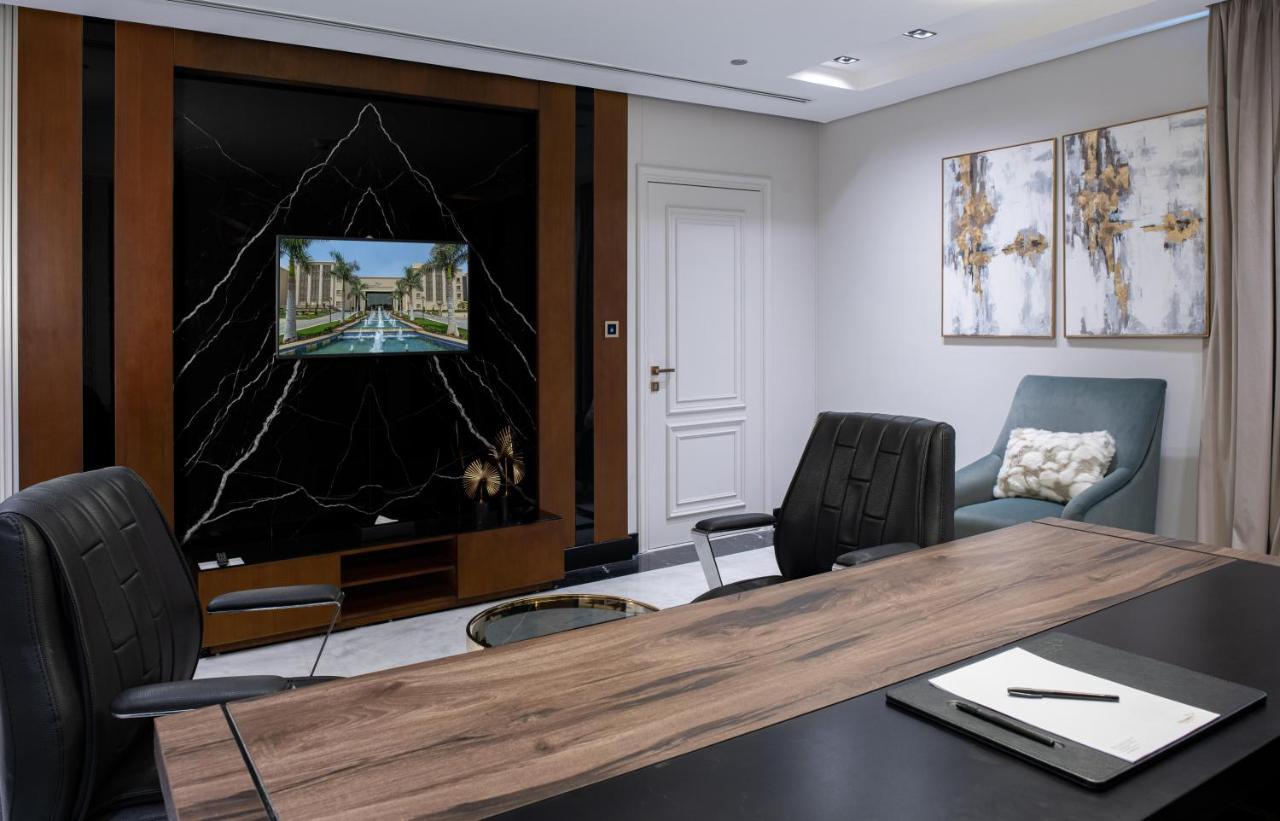 Triumph Luxury Hotel El El Cairo Exterior foto Office of the Chairman