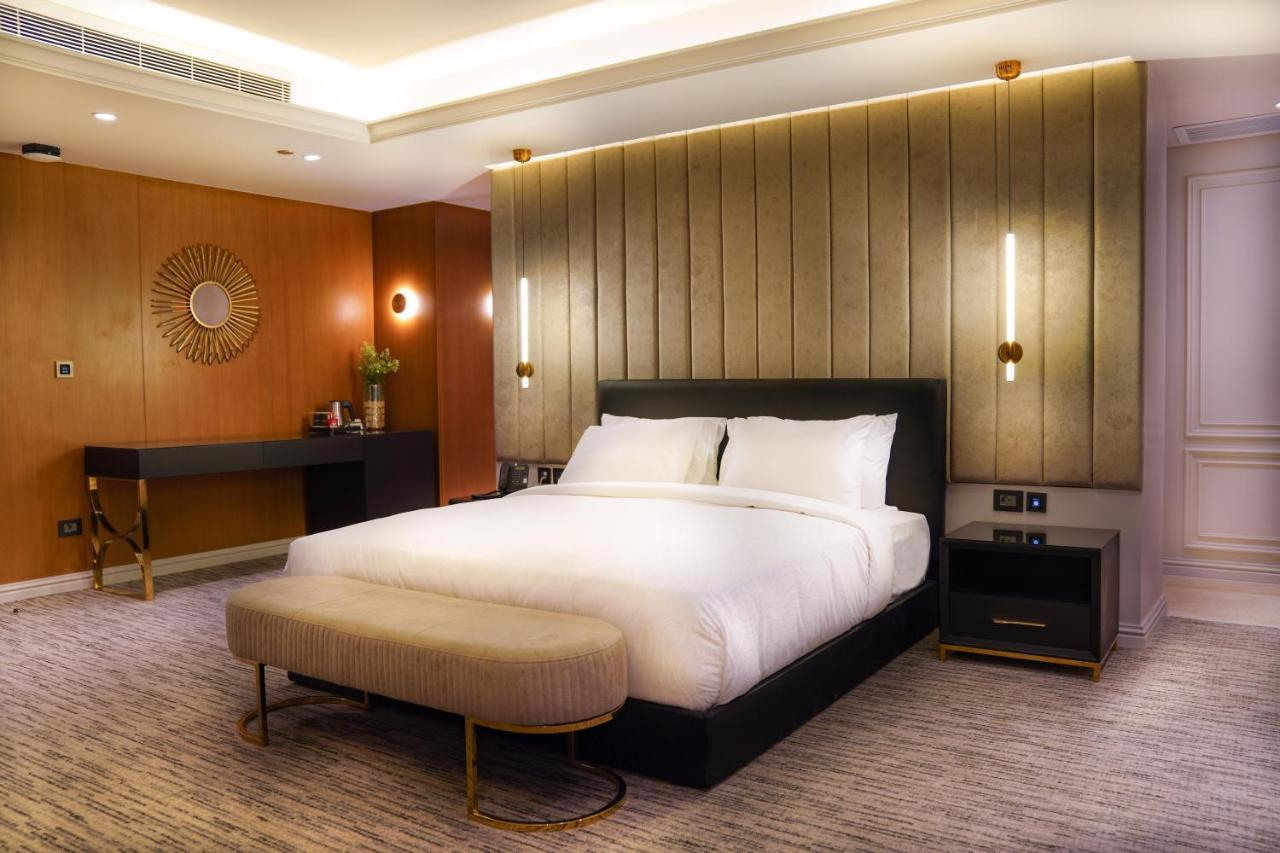 Triumph Luxury Hotel El El Cairo Exterior foto A bedroom at the hotel
