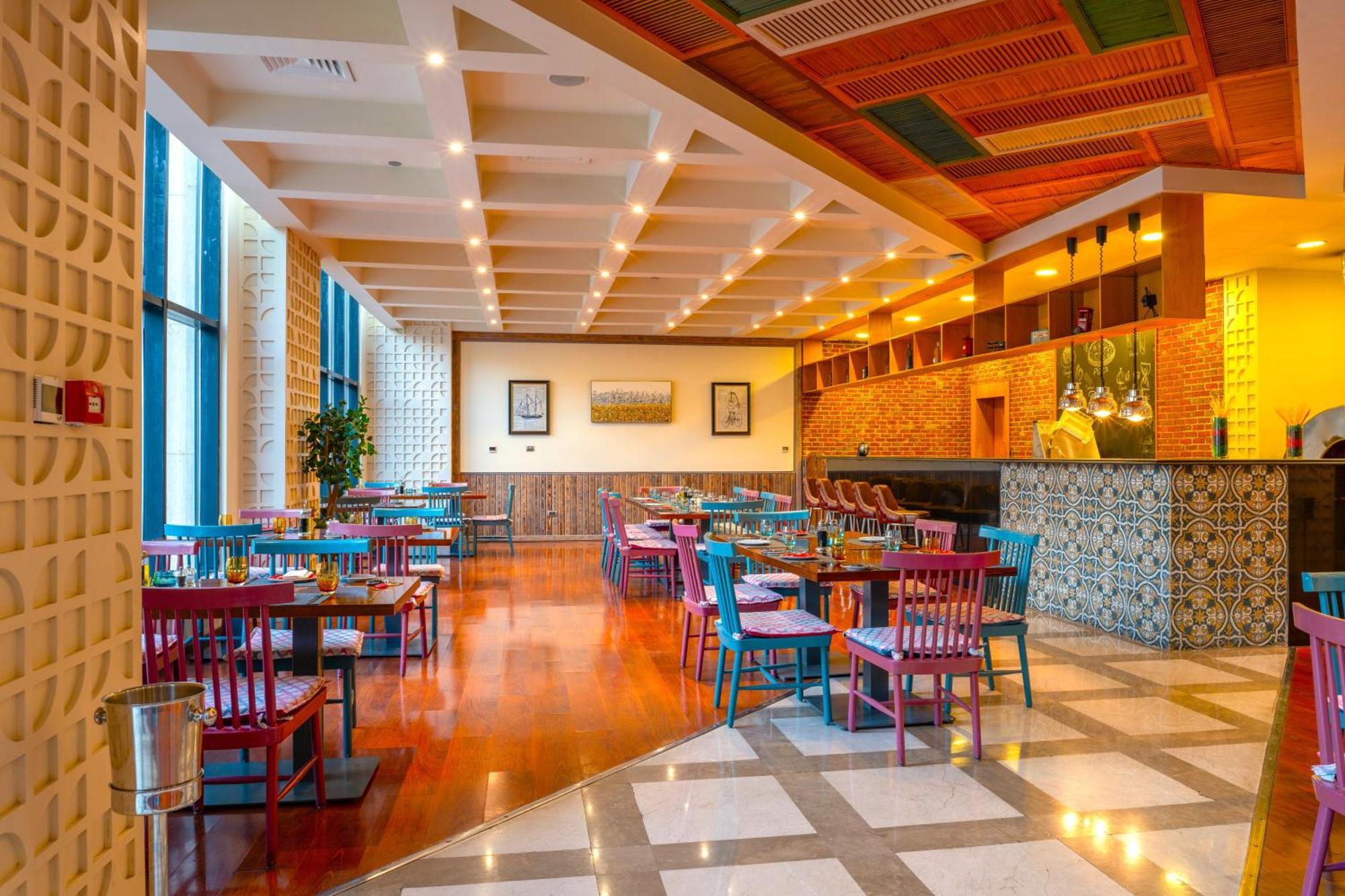 Triumph Luxury Hotel El El Cairo Exterior foto The restaurant