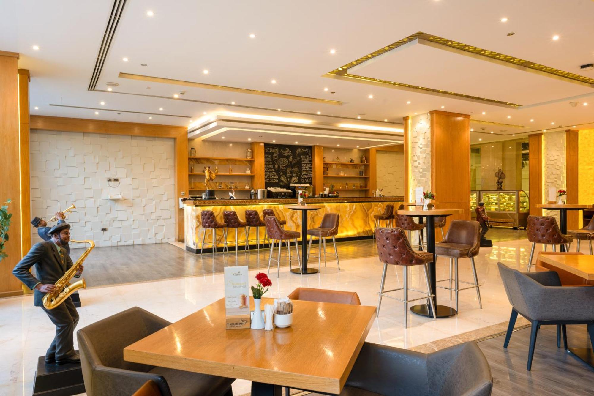 Triumph Luxury Hotel El El Cairo Exterior foto The lounge at the airport